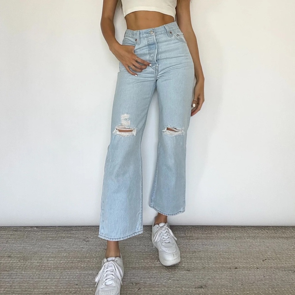 Levi's | Ribcage Straight Ankle Distressed Jeans in Ojai Up Light Wash‎ Size 27